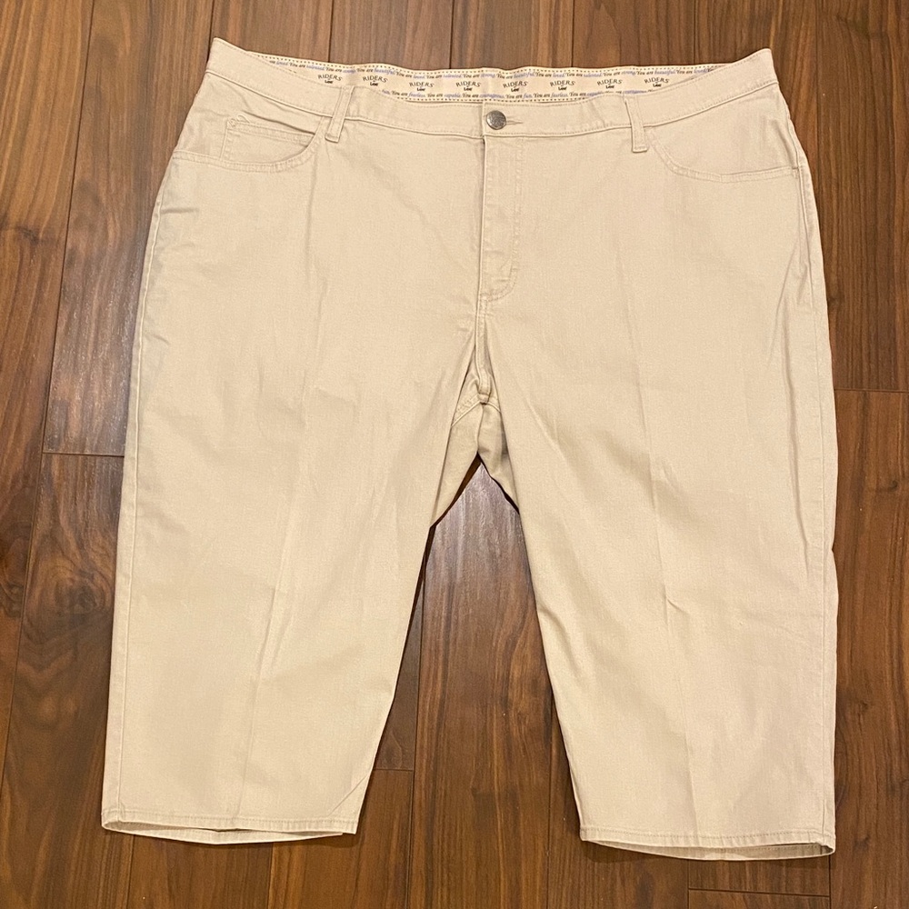 Lee Riders Comfort Waistband Khaki Capris size 26W